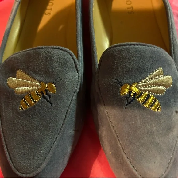 Talbots Women’s size 6.6 Light Blue Suede Loafers with Bee Design never worn - Picture 3 of 11